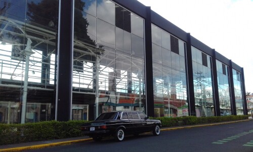 ADUANA-ANTIGUA-la-Casa-del-cuno-CENTRAL-AMERICA-LIMOUSINE-lwb-langf46d9d5214f1c304.jpg