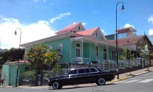 ANTIQUE-CENTRAL-AMERICA-MANSION.-BARRIO-AMON-MERCEDES-LIMOUSINE-CITY-TOURS-3-300x180ec87f368154fe622.jpg