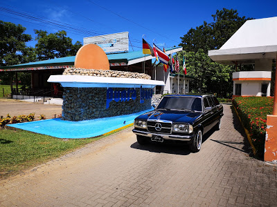 Hotel--Club-Punta-Leona-Jaco.-300D-MERCEDES-W123-LIMOUSINE-TRANSPORTATION8a9f9f9fe0afcc5d.jpg