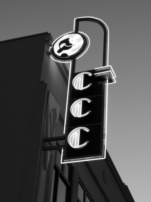 A-CENTRAL-AMERICA-NEON-BARRIO-ARANJUEZcaeff2e6d9a786bc.jpg